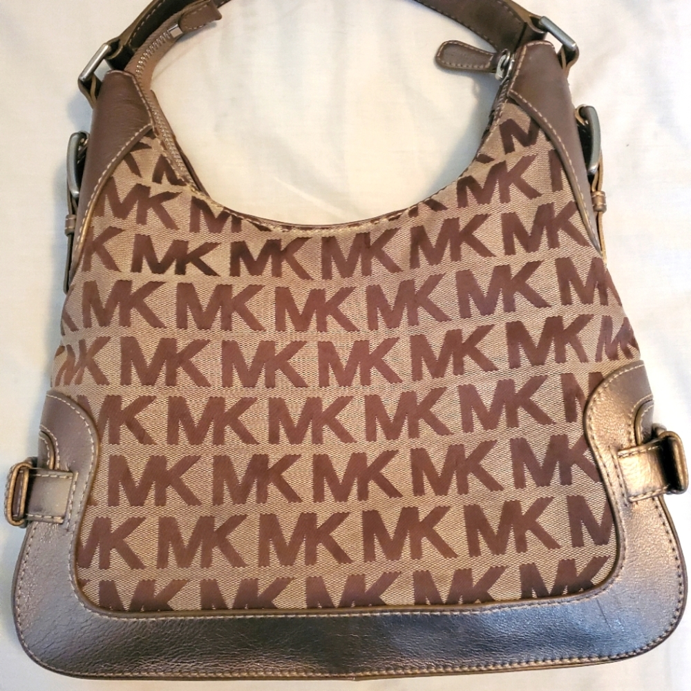 Micheal Kors purse